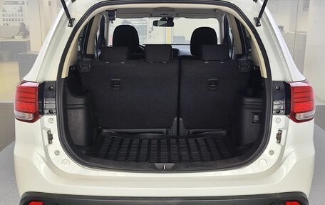 Mitsubishi Outlander III рестайлинг 3, 2017 год, 1 899 000 рублей, 12 фотография