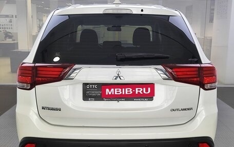 Mitsubishi Outlander III рестайлинг 3, 2017 год, 1 899 000 рублей, 7 фотография
