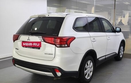 Mitsubishi Outlander III рестайлинг 3, 2017 год, 1 899 000 рублей, 6 фотография