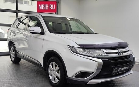 Mitsubishi Outlander III рестайлинг 3, 2017 год, 1 899 000 рублей, 3 фотография