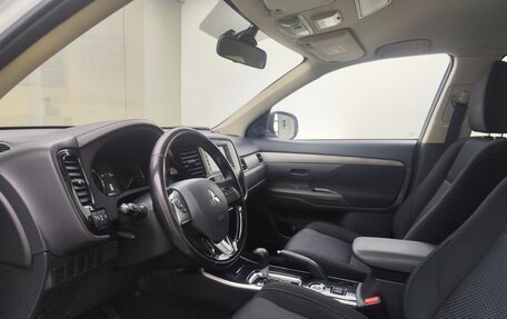 Mitsubishi Outlander III рестайлинг 3, 2017 год, 1 899 000 рублей, 20 фотография