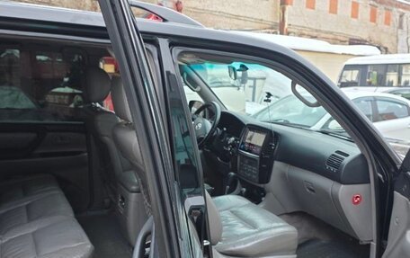 Toyota Land Cruiser 100 рестайлинг 2, 2004 год, 1 970 000 рублей, 6 фотография