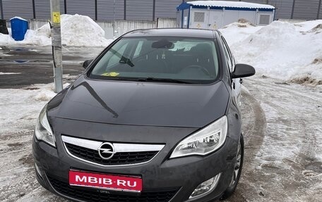 Opel Astra J, 2011 год, 800 000 рублей, 1 фотография