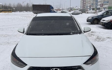 Hyundai Solaris II рестайлинг, 2018 год, 650 000 рублей, 1 фотография