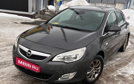 Opel Astra J, 2011 год, 800 000 рублей, 2 фотография