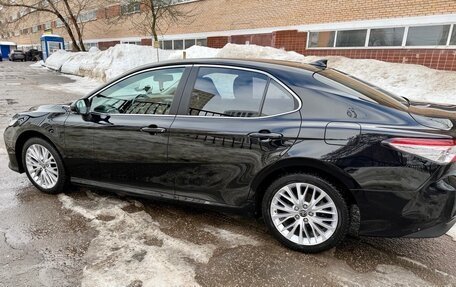 Toyota Camry, 2019 год, 2 600 000 рублей, 3 фотография