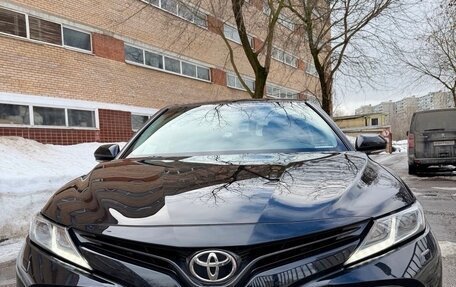 Toyota Camry, 2019 год, 2 600 000 рублей, 2 фотография