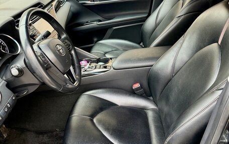 Toyota Camry, 2019 год, 2 600 000 рублей, 11 фотография