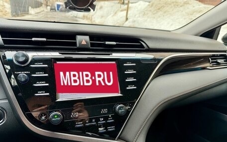 Toyota Camry, 2019 год, 2 600 000 рублей, 16 фотография