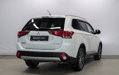 Mitsubishi Outlander III рестайлинг 3, 2016 год, 2 050 000 рублей, 5 фотография