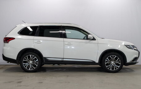 Mitsubishi Outlander III рестайлинг 3, 2016 год, 2 050 000 рублей, 4 фотография