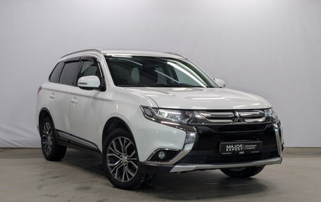 Mitsubishi Outlander III рестайлинг 3, 2016 год, 2 050 000 рублей, 3 фотография