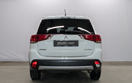 Mitsubishi Outlander III рестайлинг 3, 2016 год, 2 050 000 рублей, 6 фотография