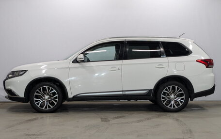 Mitsubishi Outlander III рестайлинг 3, 2016 год, 2 050 000 рублей, 8 фотография