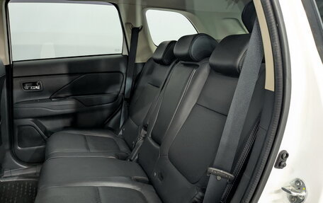 Mitsubishi Outlander III рестайлинг 3, 2016 год, 2 050 000 рублей, 12 фотография