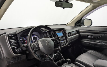 Mitsubishi Outlander III рестайлинг 3, 2016 год, 2 050 000 рублей, 14 фотография