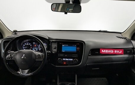 Mitsubishi Outlander III рестайлинг 3, 2016 год, 2 050 000 рублей, 16 фотография