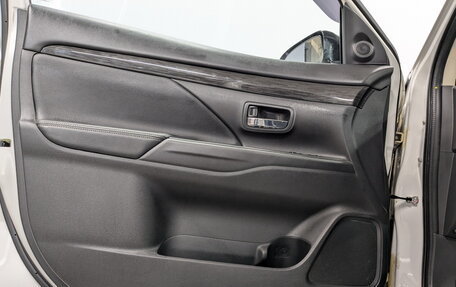 Mitsubishi Outlander III рестайлинг 3, 2016 год, 2 050 000 рублей, 19 фотография