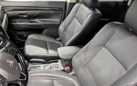 Mitsubishi Outlander III рестайлинг 3, 2016 год, 2 050 000 рублей, 20 фотография