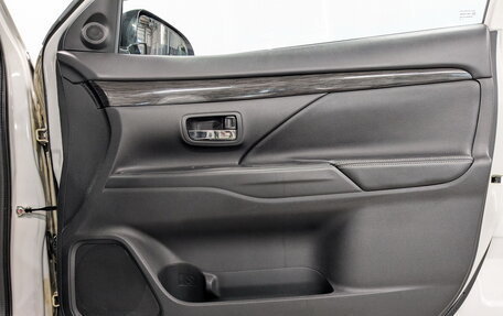 Mitsubishi Outlander III рестайлинг 3, 2016 год, 2 050 000 рублей, 25 фотография