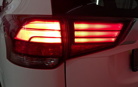 Mitsubishi Outlander III рестайлинг 3, 2016 год, 2 050 000 рублей, 28 фотография