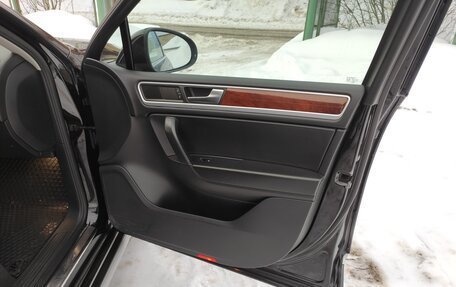 Volkswagen Touareg III, 2011 год, 2 050 000 рублей, 14 фотография