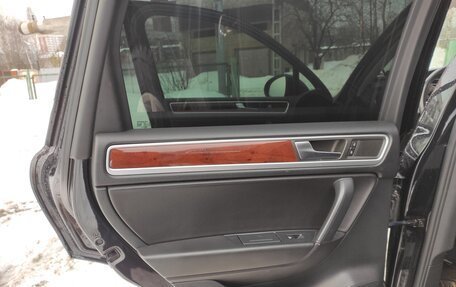 Volkswagen Touareg III, 2011 год, 2 050 000 рублей, 21 фотография