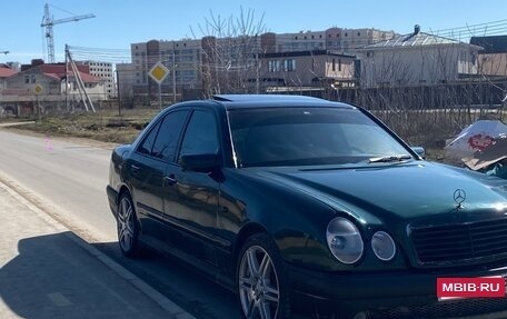 Mercedes-Benz E-Класс, 1996 год, 400 000 рублей, 1 фотография