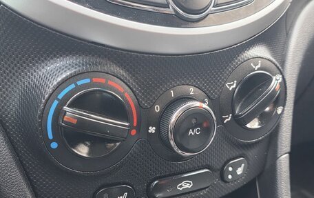 Hyundai Solaris II рестайлинг, 2011 год, 840 000 рублей, 14 фотография