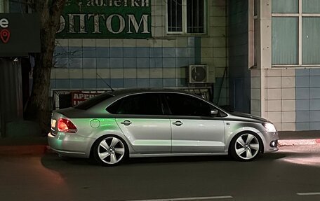 Volkswagen Polo VI (EU Market), 2010 год, 950 000 рублей, 2 фотография