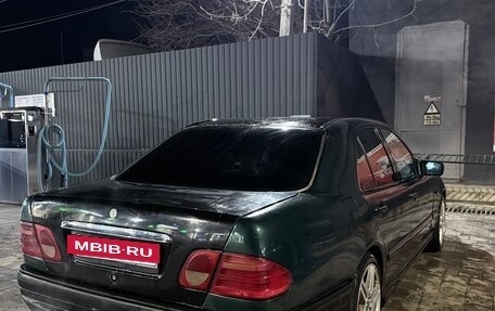 Mercedes-Benz E-Класс, 1996 год, 400 000 рублей, 6 фотография