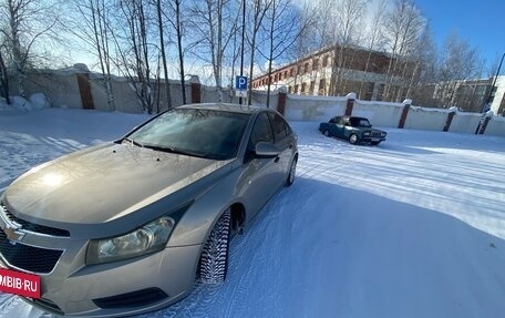 Chevrolet Cruze II, 2011 год, 800 000 рублей, 4 фотография