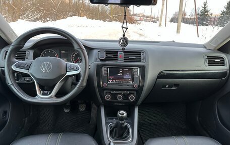 Volkswagen Jetta VI, 2011 год, 950 000 рублей, 16 фотография