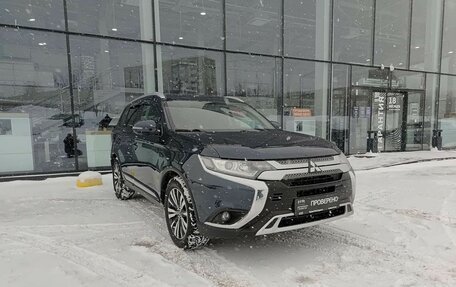 Mitsubishi Outlander III рестайлинг 3, 2020 год, 2 190 000 рублей, 3 фотография