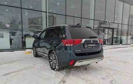 Mitsubishi Outlander III рестайлинг 3, 2020 год, 2 190 000 рублей, 7 фотография