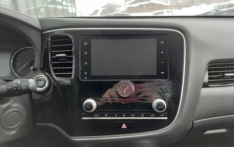 Mitsubishi Outlander III рестайлинг 3, 2020 год, 2 190 000 рублей, 15 фотография