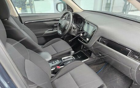 Mitsubishi Outlander III рестайлинг 3, 2020 год, 2 190 000 рублей, 11 фотография