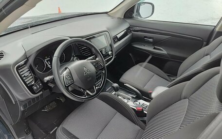 Mitsubishi Outlander III рестайлинг 3, 2020 год, 2 190 000 рублей, 16 фотография