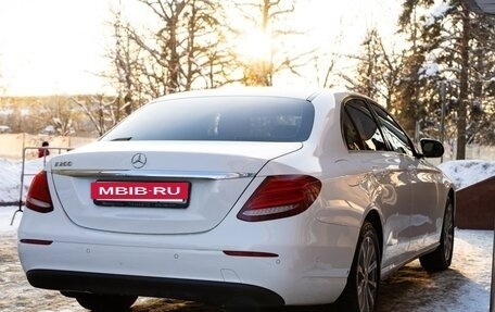 Mercedes-Benz E-Класс, 2017 год, 2 900 000 рублей, 3 фотография