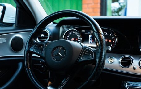 Mercedes-Benz E-Класс, 2017 год, 2 900 000 рублей, 6 фотография