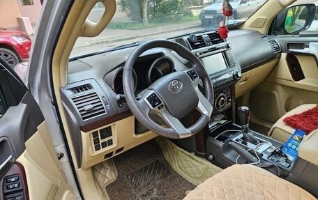 Toyota Land Cruiser Prado 150 рестайлинг 2, 2014 год, 3 180 000 рублей, 7 фотография