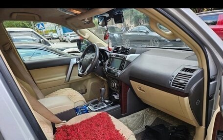 Toyota Land Cruiser Prado 150 рестайлинг 2, 2014 год, 3 180 000 рублей, 6 фотография