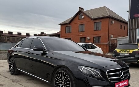 Mercedes-Benz E-Класс, 2019 год, 3 200 000 рублей, 1 фотография