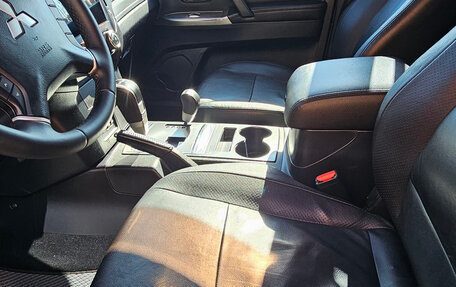 Mitsubishi Pajero IV, 2011 год, 2 700 000 рублей, 13 фотография