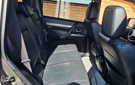 Mitsubishi Pajero IV, 2011 год, 2 700 000 рублей, 26 фотография