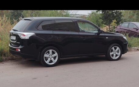 Mitsubishi Outlander III рестайлинг 3, 2014 год, 1 200 000 рублей, 2 фотография