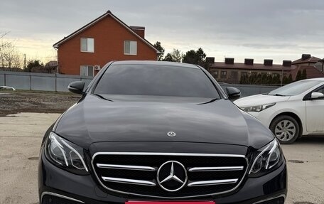 Mercedes-Benz E-Класс, 2019 год, 3 200 000 рублей, 2 фотография