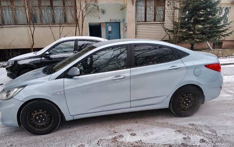 Hyundai Solaris II рестайлинг, 2011 год, 620 000 рублей, 3 фотография