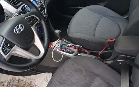 Hyundai Solaris II рестайлинг, 2011 год, 620 000 рублей, 8 фотография