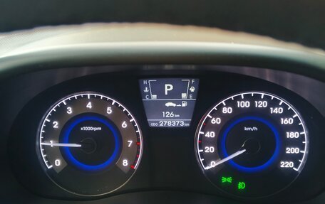 Hyundai Solaris II рестайлинг, 2011 год, 620 000 рублей, 10 фотография